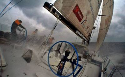 20 luglio 2010 SALVA LA SUA VITA AGGRAPPATO PER 25 ORE AD UNA BOA