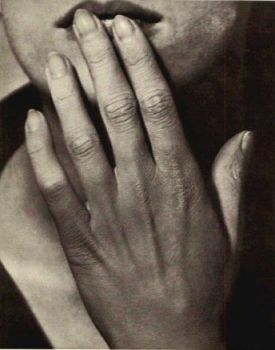 La main sur les l�vres