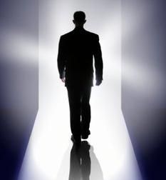 L'uomo � solo con la sua maschera  