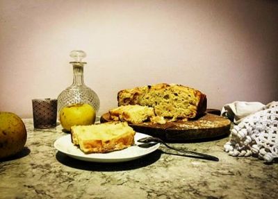 Rossi d'uovo e pioggia di farina