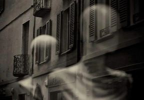 Gravitational Lens [Esegesi di uno sguardo]